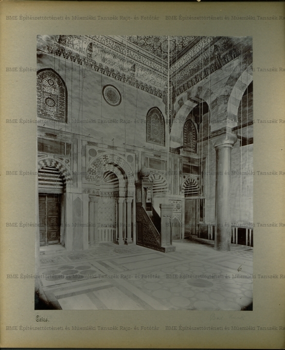 mecset belső kép (mihrab, minber)