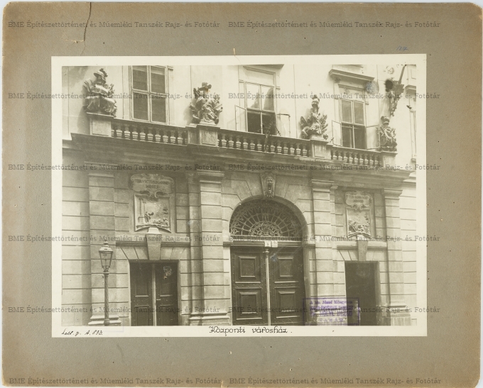 Budapest Főpolgármestei Hivatal főhomlokzatának részlete