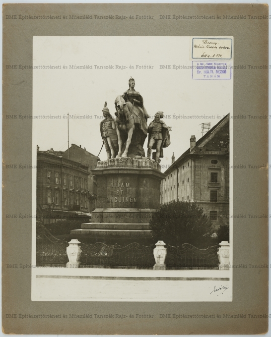 Pozsonyi Márai Terézia - szobor képe