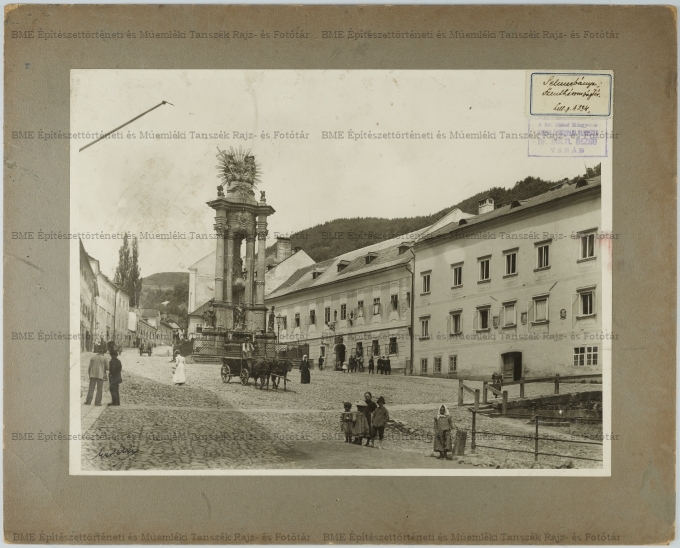 Selmecbányai Szentháromság tér képe