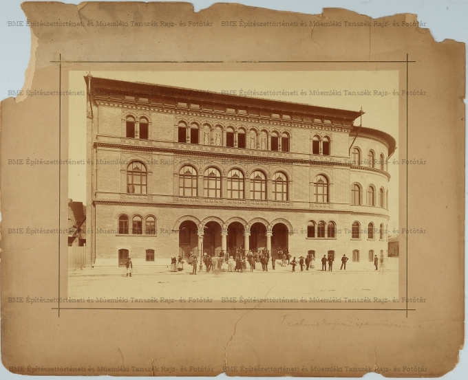 A budapesti Technológiai Iparmúzeum homlokzata
