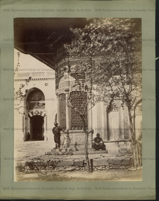 I. Ahmet kútja és a Birodalmi Kapu (Bab-î Hümayun), Topkapı Sarayı előtt, İstanbul