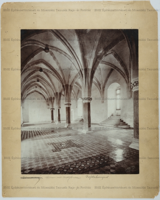 Vajdahunyadi Lovagterem belső képe